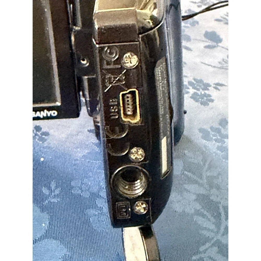 Sanyo Xacti VPC-CG6 BL 6MP Digital Movie Camera Camcorder Untested Parts Repair